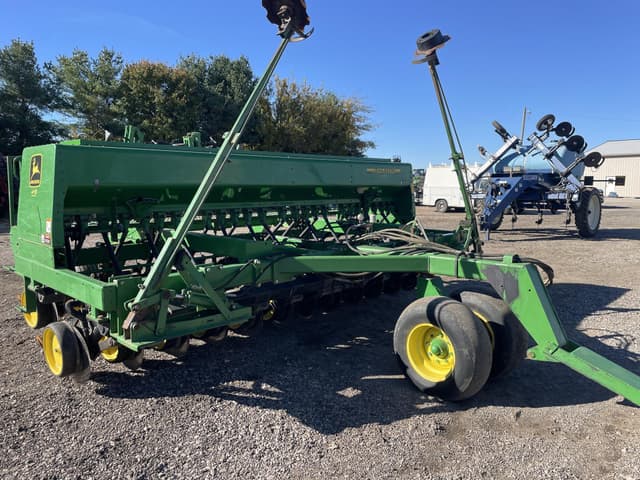 Image of John Deere 750 equipment image 1