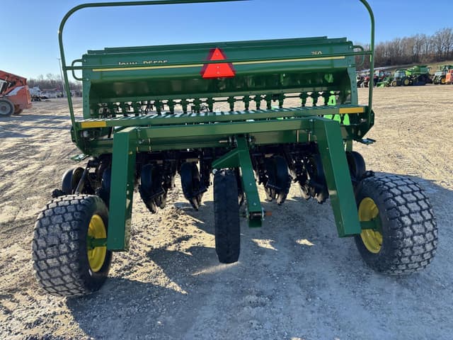 Image of John Deere 750 equipment image 3