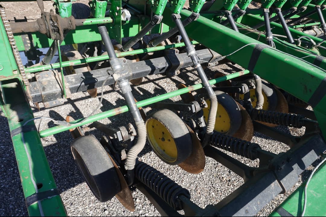 Image of John Deere 750 Image 1