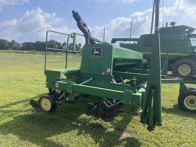 Image of John Deere 750 equipment image 1