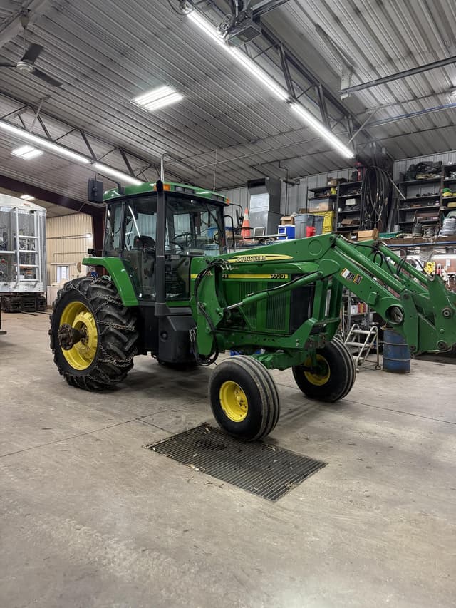 Image of John Deere 7710 equipment image 1