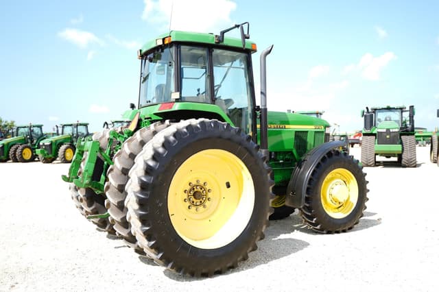 Image of John Deere 7810 equipment image 4