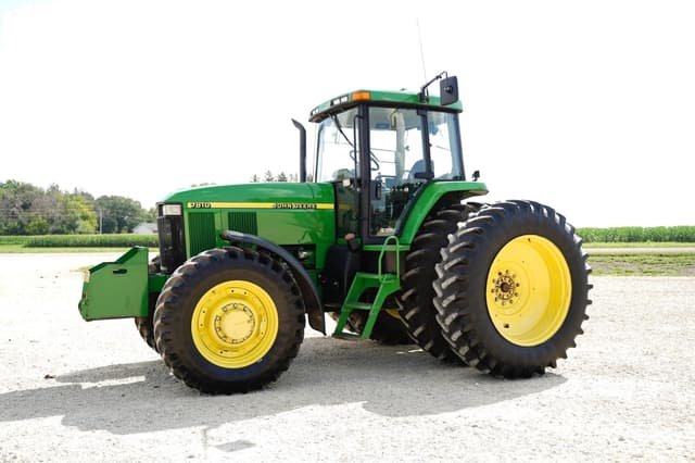 Image of John Deere 7810 equipment image 1