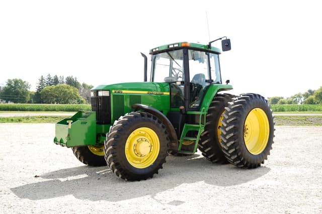 Image of John Deere 7810 equipment image 2