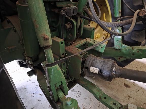 Image of John Deere 7810 equipment image 2