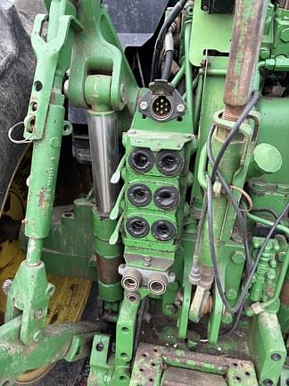 Image of John Deere 7810 equipment image 4