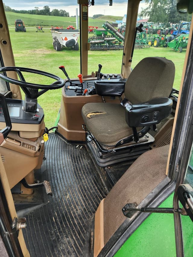 Image of John Deere 7810 equipment image 4