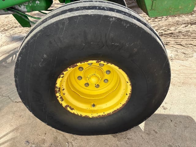 Image of John Deere 7810 equipment image 4