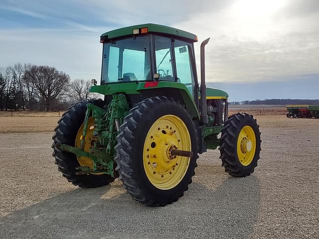 Image of John Deere 7810 equipment image 4