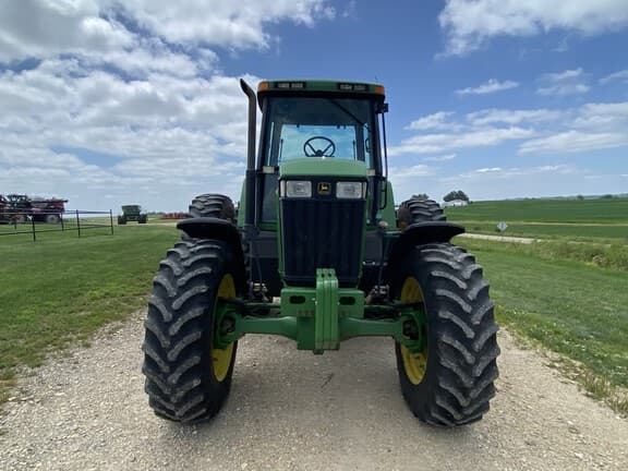 Image of John Deere 7810 equipment image 1