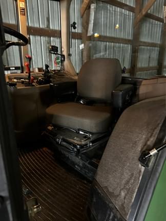 Image of John Deere 7810 equipment image 4