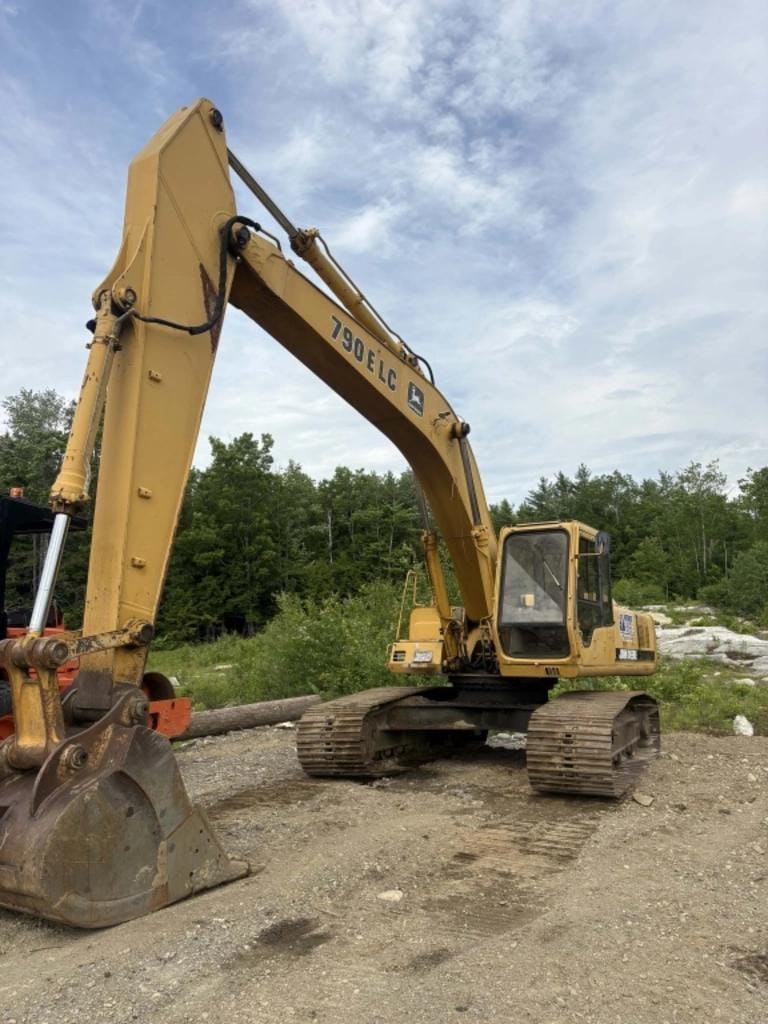 1997 John Deere 790ELC Equipment Image0
