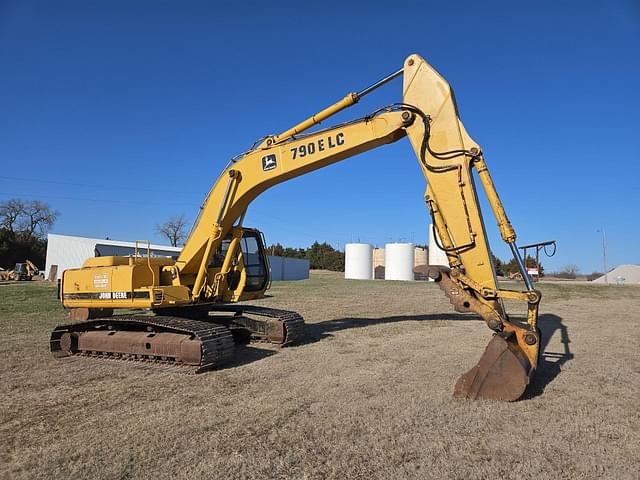 Image of John Deere 790ELC equipment image 2