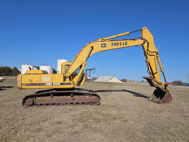 Image of John Deere 790ELC equipment image 4