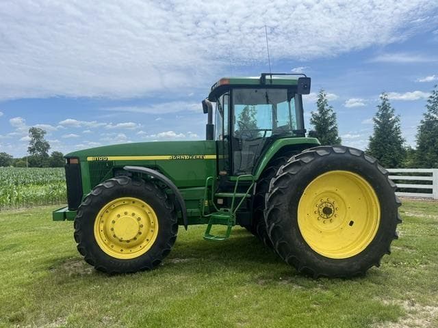 Image of John Deere 8100 equipment image 2