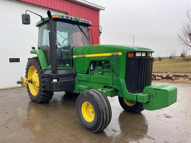 Image of John Deere 8100 equipment image 1