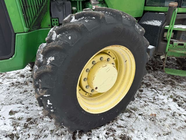Image of John Deere 8100 equipment image 3