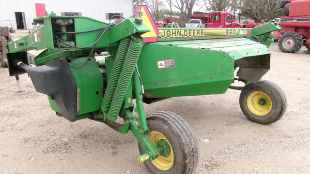 Image of John Deere 820 equipment image 2