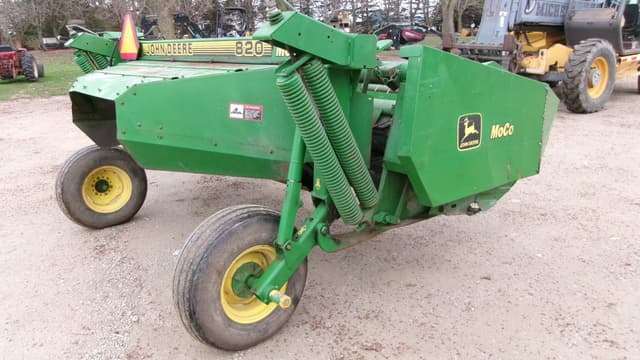 Image of John Deere 820 equipment image 1