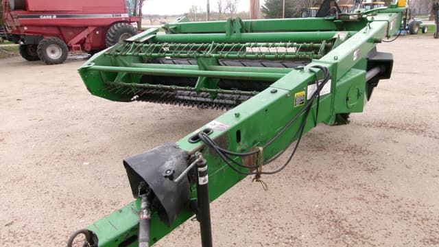 Image of John Deere 820 equipment image 4