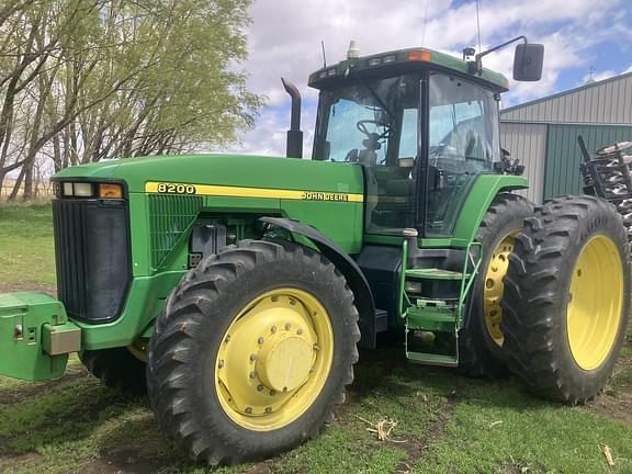 Image of John Deere 8200 Primary image