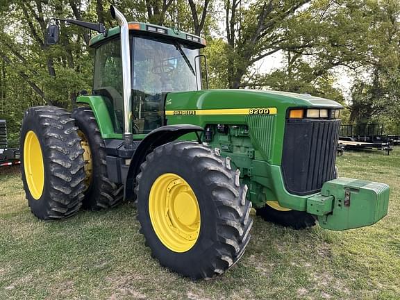 Image of John Deere 8200 equipment image 1