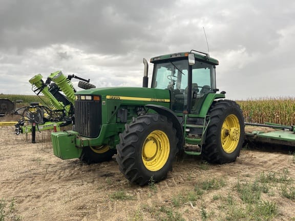 1997 John Deere 8200 Equipment Image0