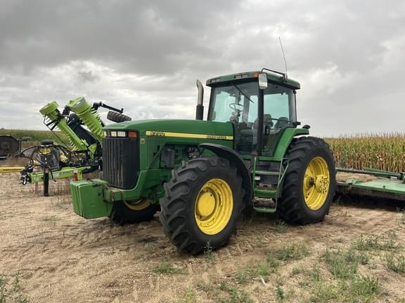 Image of John Deere 8200 Primary image
