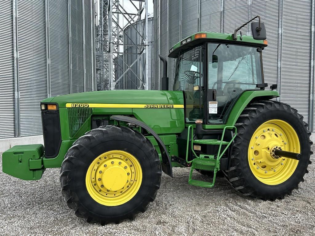 Image of John Deere 8200 Primary image