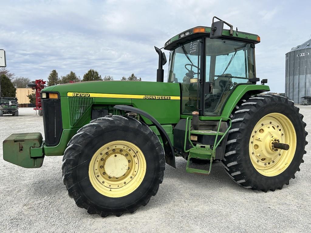 Image of John Deere 8200 Primary image