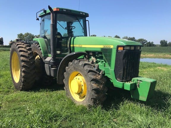 Main image John Deere 8200