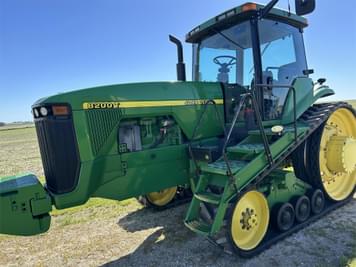 Main image John Deere 8200T