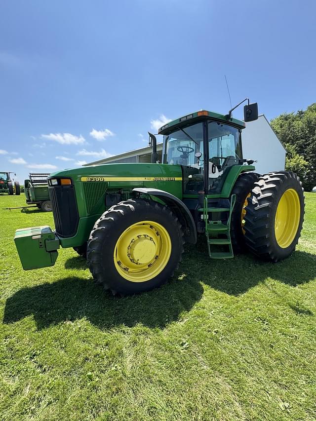 Image of John Deere 8300 equipment image 2