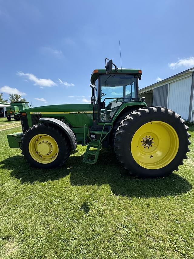 Image of John Deere 8300 equipment image 1