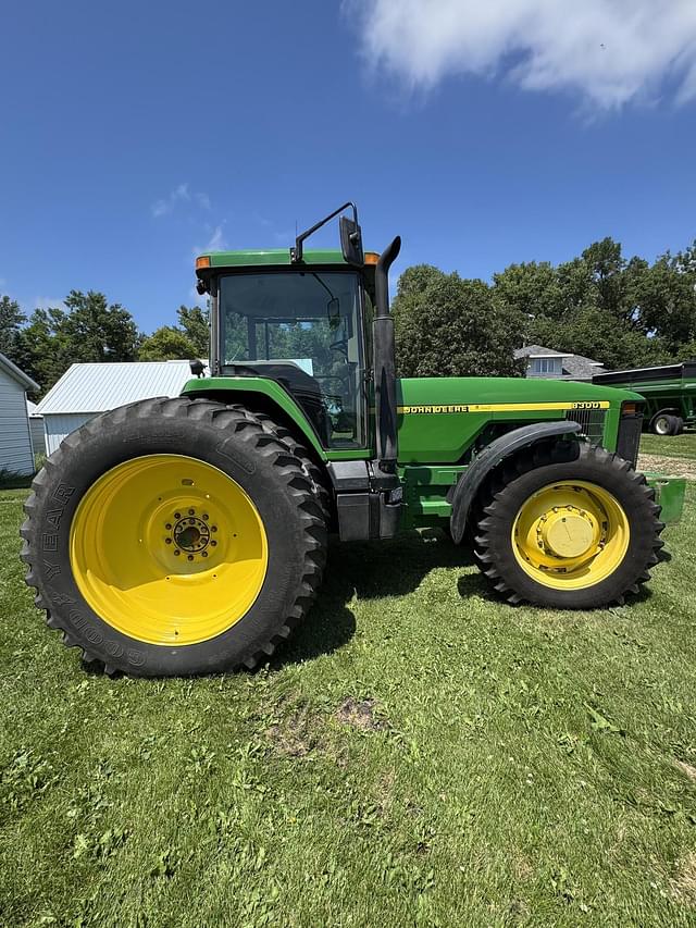 Image of John Deere 8300 equipment image 3