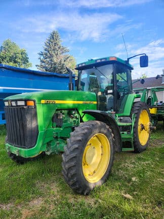Image of John Deere 8300 equipment image 1