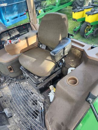 Image of John Deere 8300 equipment image 3