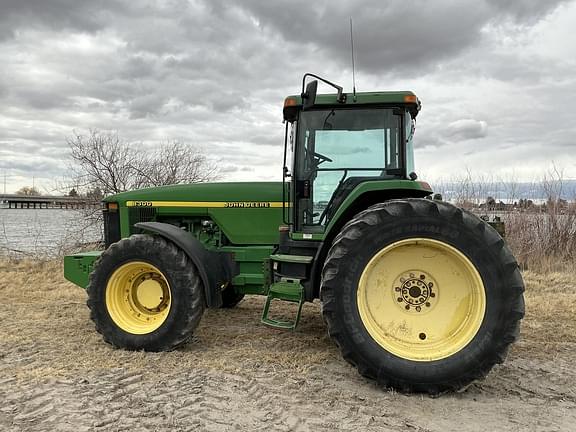 Image of John Deere 8300 equipment image 1