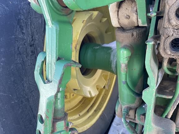 Image of John Deere 8400 equipment image 2