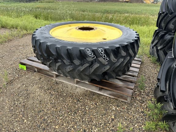 Image of John Deere 8300 equipment image 4