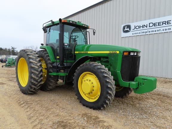 Image of John Deere 8400 equipment image 3