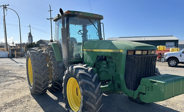 Image of John Deere 8400 equipment image 1