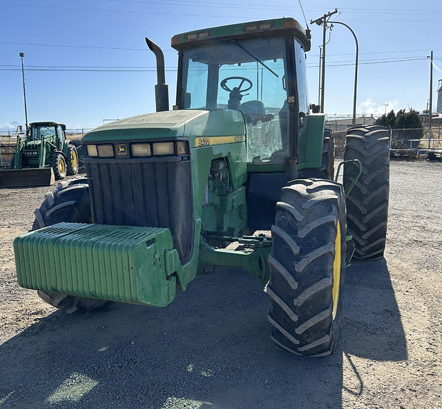 Image of John Deere 8400 equipment image 2