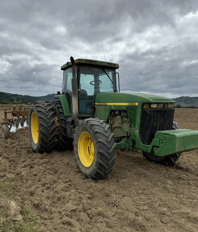 Image of John Deere 8400 equipment image 3