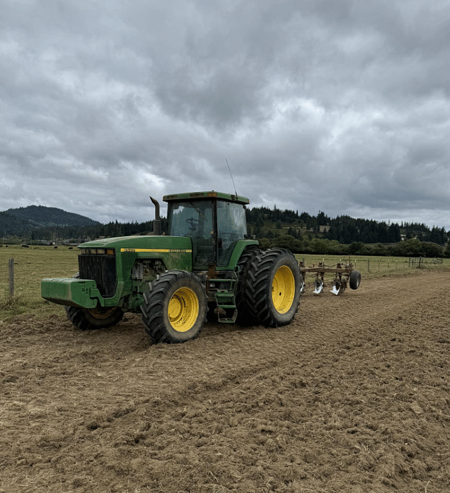 Image of John Deere 8400 equipment image 4