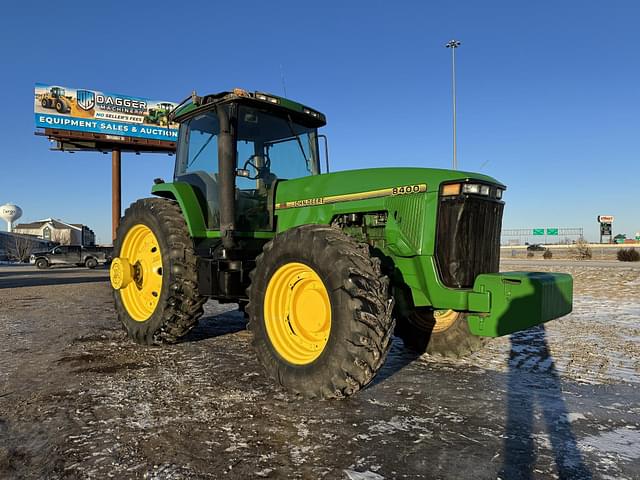 Image of John Deere 8400 equipment image 4