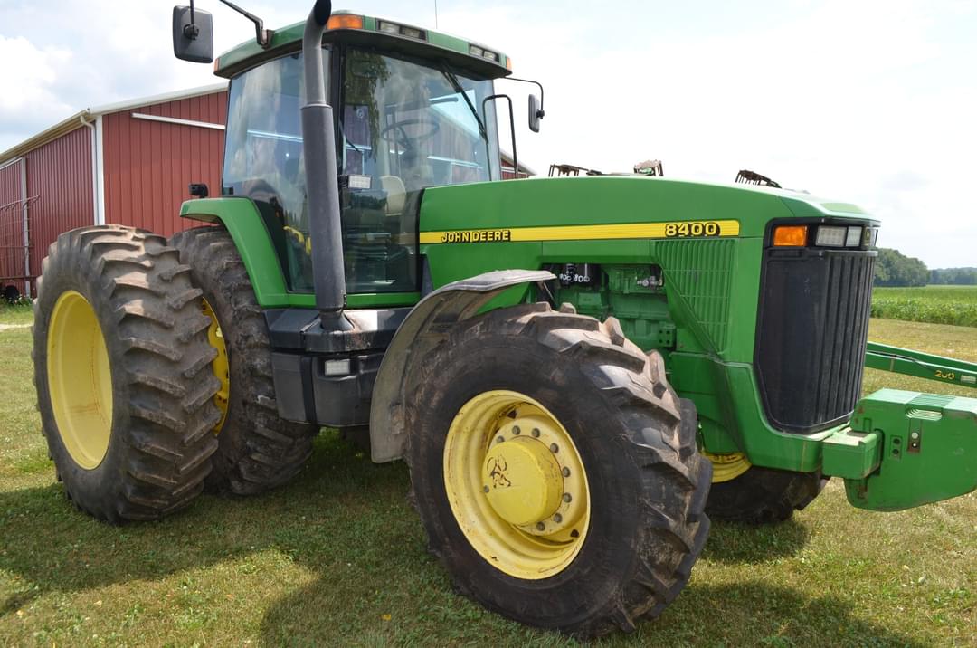 Image of John Deere 8400 Primary image
