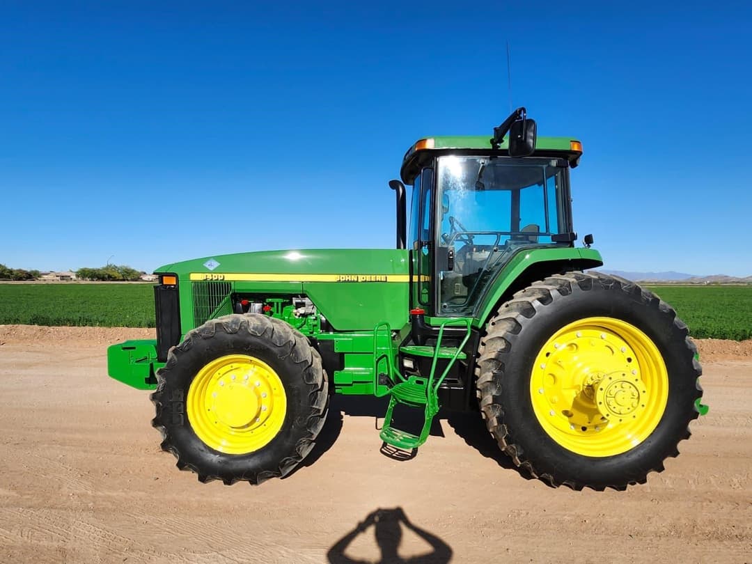 Image of John Deere 8400 Primary image