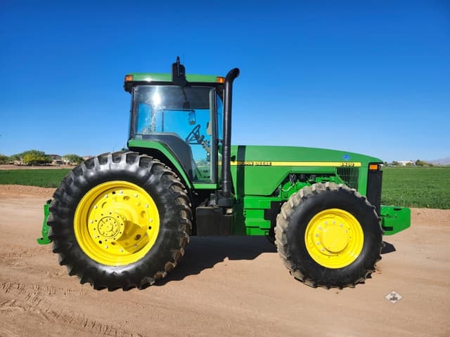 Image of John Deere 8400 equipment image 1