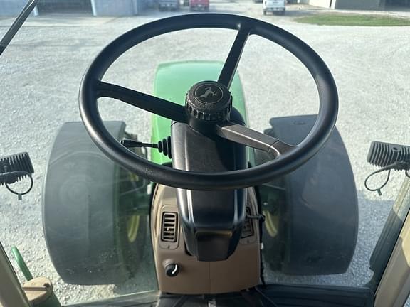 Image of John Deere 8400 equipment image 1